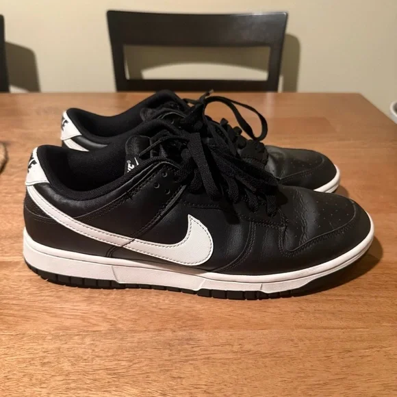 Nike Men's Black and White Low-Top Sneakers - Picture 3 of 8